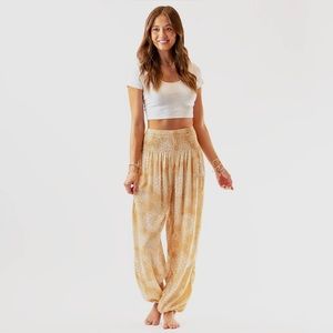 ✨🔥🩷Gorgeous Paisley Mandala Smocked Waist Beach / Yoga / Lounge Harem Pants